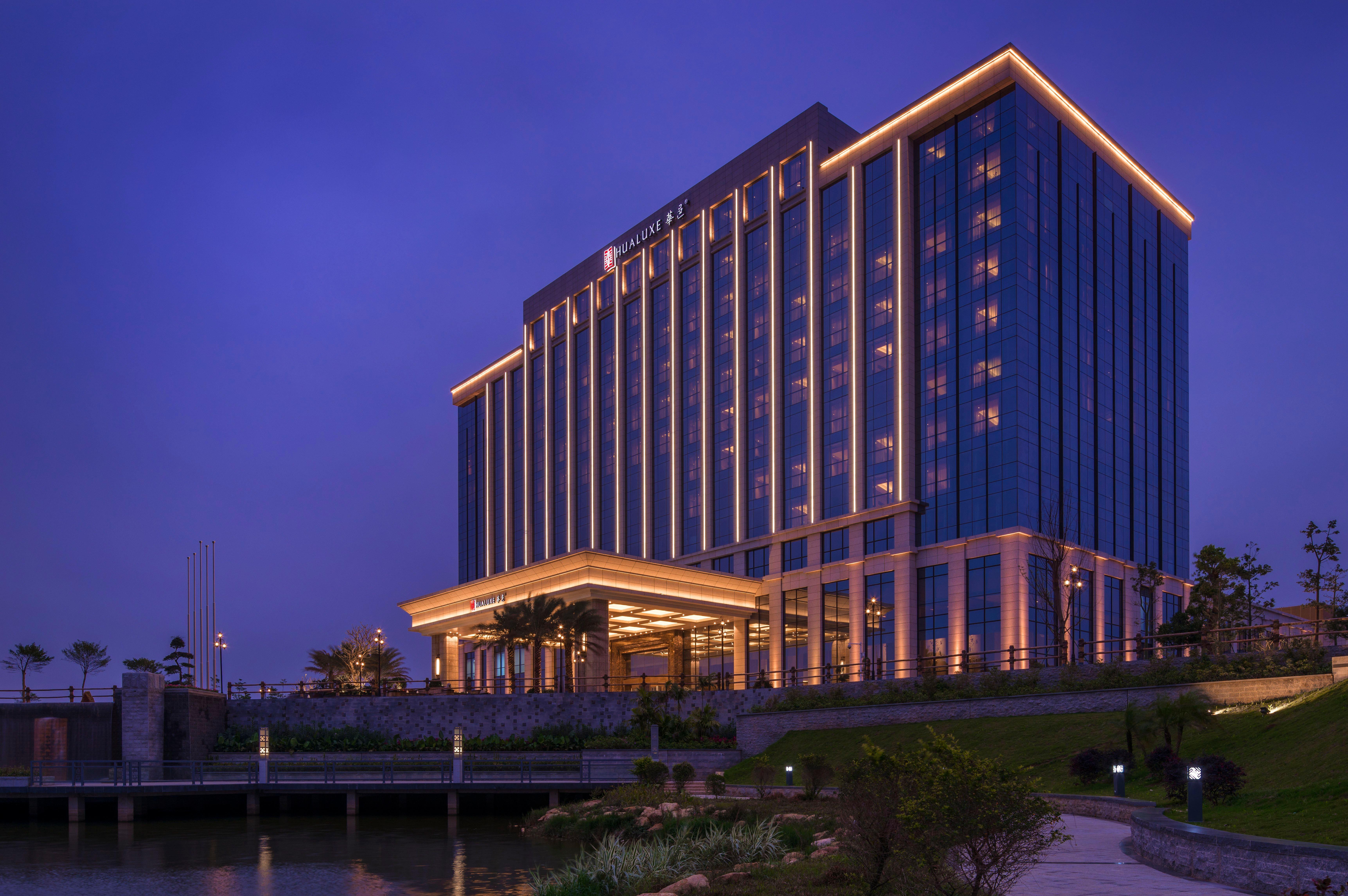 Hualuxe Yangjiang City Center Exterior foto